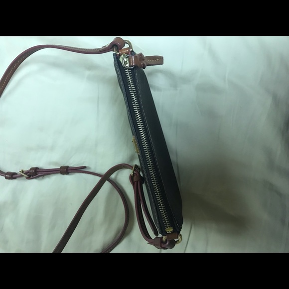 Dooney & Bourke crossbody - Picture 5 of 7
